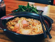 Bài học từ trào lưu bán mì cay 7 cấp độ: Làm sao để húp váng mỡ béo và tránh được kết cục bỏng rát dạ dày? Bài học từ trào lưu bán mì cay 7 cấp độ: Làm sao để húp váng mỡ béo và tránh được kết cục bỏng rát dạ dày?