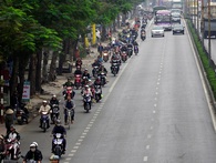 Văn minh đâu ở xa: Trong khi người Hà Nội tìm mọi cách giành từng tấc đường thì người Hải Phòng chạy xe đúng làn bất kể có CSGT hay không Văn minh đâu ở xa: Trong khi người Hà Nội tìm mọi cách giành từng tấc đường thì người Hải Phòng chạy xe đúng làn bất kể có CSGT hay không