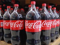 Người tiêu dùng chán nước ngọt có ga, doanh thu Coca Cola lao dốc buộc phải sa thải hàng nghìn nhân viên Người tiêu dùng chán nước ngọt có ga, doanh thu Coca Cola lao dốc buộc phải sa thải hàng nghìn nhân viên