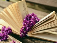 Bên trong mỗi người là một tác giả tiềm năng, nếu bạn có một câu chuyện hay sao không đánh thức tác giả đó dậy! Bên trong mỗi người là một tác giả tiềm năng, nếu bạn có một câu chuyện hay sao không đánh thức tác giả đó dậy!