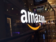 Cái kết nào cho cuộc chiến giữa 2 "đại gia" bán lẻ Amazon và Walmart? Cái kết nào cho cuộc chiến giữa 2 "đại gia" bán lẻ Amazon và Walmart?