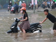 Mưa cả ngày chưa ngớt, để không còn phải xắn quần lội nước dắt xe, hãy mở ngay trang trực tuyến báo điểm ngập úng của TP Hà Nội Mưa cả ngày chưa ngớt, để không còn phải xắn quần lội nước dắt xe, hãy mở ngay trang trực tuyến báo điểm ngập úng của TP Hà Nội