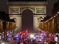 Paris: Xả súng giữa đại lộ Champs Élysées, một cảnh sát thiệt mạng Paris: Xả súng giữa đại lộ Champs Élysées, một cảnh sát thiệt mạng