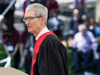 Tim Cook: Đừng bao giờ đo lường giá trị của bạn bằng số lượng like trên mạng xã hội Tim Cook: Đừng bao giờ đo lường giá trị của bạn bằng số lượng like trên mạng xã hội