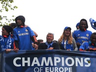 Vụ ly dị tốn kém nhất thế giới: Ông chủ Chelsea có thể mất hàng tỷ Bảng vì người vợ thứ 3 Vụ ly dị tốn kém nhất thế giới: Ông chủ Chelsea có thể mất hàng tỷ Bảng vì người vợ thứ 3