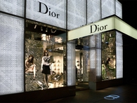 Thương vụ M&A đình đám nhất làng thời trang vừa diễn ra: Louis Vuitton thâu tóm Dior với giá 13 tỷ USD Thương vụ M&A đình đám nhất làng thời trang vừa diễn ra: Louis Vuitton thâu tóm Dior với giá 13 tỷ USD