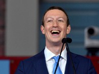 33 tuổi, Mark Zuckerberg đang nắm trong tay khối tài sản bằng lúc Warren Buffett kiếm được năm 80 tuổi 33 tuổi, Mark Zuckerberg đang nắm trong tay khối tài sản bằng lúc Warren Buffett kiếm được năm 80 tuổi