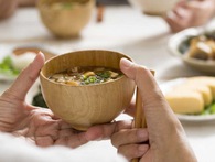 Quy tắc trên bàn ăn - Phép lịch sự của người Nhật mà chúng ta nên học Quy tắc trên bàn ăn - Phép lịch sự của người Nhật mà chúng ta nên học
