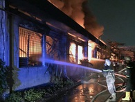 Kho vải hơn 2.000m2 bị cháy, dệt may Thành Công thiệt hại như thế nào? Kho vải hơn 2.000m2 bị cháy, dệt may Thành Công thiệt hại như thế nào?