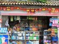 Vì sao nhiều cửa hàng tạp hóa phải sống cầm cự trước làn sóng của những Vinmart+, Circle K, 7-Eleven? Vì sao nhiều cửa hàng tạp hóa phải sống cầm cự trước làn sóng của những Vinmart+, Circle K, 7-Eleven?