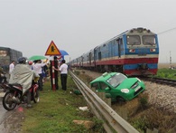 Tình hình tài chính của taxi Mai Linh đang vô cùng bi đát: Nợ như "chúa chổm", kinh doanh taxi thua lỗ, có lãi là nhờ... bán xe cũ Tình hình tài chính của taxi Mai Linh đang vô cùng bi đát: Nợ như "chúa chổm", kinh doanh taxi thua lỗ, có lãi là nhờ... bán xe cũ