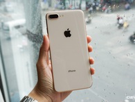 iPhone 8 Plus đầu tiên đã về Việt Nam: Vỏ kính, màu vàng mới rất "yêu", giá 23 triệu đồng iPhone 8 Plus đầu tiên đã về Việt Nam: Vỏ kính, màu vàng mới rất "yêu", giá 23 triệu đồng