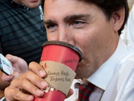 Thủ tướng Justin Trudeau không lạm dụng cà phê để tỉnh táo và đây là lý do ông thuyết phục bạn cũng làm như vậy Thủ tướng Justin Trudeau không lạm dụng cà phê để tỉnh táo và đây là lý do ông thuyết phục bạn cũng làm như vậy