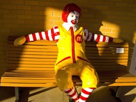 Suốt 60 năm kinh doanh, tới lúc hấp hối tưởng chết McDonald's mới nhận ra một chân lý: Chẳng cần chiến lược gì to tát, copy đối thủ cũng có thể thành công! Suốt 60 năm kinh doanh, tới lúc hấp hối tưởng chết McDonald's mới nhận ra một chân lý: Chẳng cần chiến lược gì to tát, copy đối thủ cũng có thể thành công!