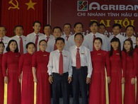 "Tốn bao nhiêu tiền để vô được ngân hàng Agribank?" "Tốn bao nhiêu tiền để vô được ngân hàng Agribank?"