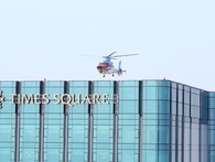 Tân Sơn Nhất kẹt xe nặng nề, Times Square thuê trực thăng chở khách VIP từ nóc tòa nhà ra thẳng sân bay Tân Sơn Nhất kẹt xe nặng nề, Times Square thuê trực thăng chở khách VIP từ nóc tòa nhà ra thẳng sân bay