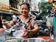 Quán ốc đặc biệt ở Hà Nội: Suốt 20 năm chủ và nhân viên không nói với khách một lời Quán ốc đặc biệt ở Hà Nội: Suốt 20 năm chủ và nhân viên không nói với khách một lời