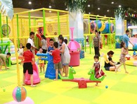 Trẻ con thành phố thiếu chỗ chơi, nhiều đại gia nhanh chân đổ tiền tấn xây chuỗi trung tâm vui chơi - mua sắm như My Kingdom, tiNiWorld, Kiz City,... Trẻ con thành phố thiếu chỗ chơi, nhiều đại gia nhanh chân đổ tiền tấn xây chuỗi trung tâm vui chơi - mua sắm như My Kingdom, tiNiWorld, Kiz City,...