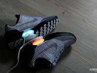 Độc quyền: Đập hộp đôi giày tự thắt dây đầu tiên trên thế giới - Nike HyperAdapt 1.0, vừa xuất hiện tại Việt Nam, giá 40 triệu Độc quyền: Đập hộp đôi giày tự thắt dây đầu tiên trên thế giới - Nike HyperAdapt 1.0, vừa xuất hiện tại Việt Nam, giá 40 triệu