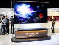 LG Việt Nam trình làng dòng TV OLED "dán tường", mỏng nhất thị trường, chỉ 2,75 mm, giá đắt ngang xe ô tô LG Việt Nam trình làng dòng TV OLED "dán tường", mỏng nhất thị trường, chỉ 2,75 mm, giá đắt ngang xe ô tô