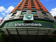 Cùng bị khách kêu "bỗng dưng mất tiền", tại sao Vietcombank lại không "hoàn tiền cho khách trước, điều tra sau" như Sacombank từng làm? Cùng bị khách kêu "bỗng dưng mất tiền", tại sao Vietcombank lại không "hoàn tiền cho khách trước, điều tra sau" như Sacombank từng làm?