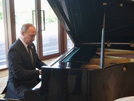 Tổng thống Nga Putin trổ tài đánh đàn bằng piano của Chủ tịch Tập Cận Bình Tổng thống Nga Putin trổ tài đánh đàn bằng piano của Chủ tịch Tập Cận Bình