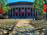 Harvard đuổi học sinh viên vì tội... chat dung tục trên Facebook Harvard đuổi học sinh viên vì tội... chat dung tục trên Facebook