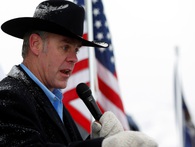 Chân dung Ryan Zinke:Từ đội trưởng đội SEAL nổi tiếng đến người đứng đầu Bộ Nội vụ Hoa Kỳ Chân dung Ryan Zinke:Từ đội trưởng đội SEAL nổi tiếng đến người đứng đầu Bộ Nội vụ Hoa Kỳ