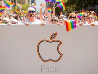 Tim Cook: "Tôi tự hào là một người đồng tính" Tim Cook: "Tôi tự hào là một người đồng tính"