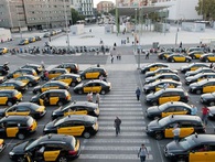 Giá giấy phép taxi tại Barcelona tăng 500% và cuộc chiến giữa taxi truyền thống với Uber Giá giấy phép taxi tại Barcelona tăng 500% và cuộc chiến giữa taxi truyền thống với Uber