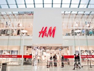 Chuyên gia Savills: Zara, H&M, Uniqlo và sức ép ngày càng lớn cho ngành bán lẻ thời trang Việt Nam Chuyên gia Savills: Zara, H&M, Uniqlo và sức ép ngày càng lớn cho ngành bán lẻ thời trang Việt Nam