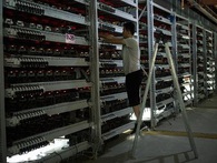Chân dung những thợ đào ở mỏ bitcoin lớn nhất thế giới, nơi sản xuất ra 318.000 USD giá trị tiền số mỗi ngày Chân dung những thợ đào ở mỏ bitcoin lớn nhất thế giới, nơi sản xuất ra 318.000 USD giá trị tiền số mỗi ngày