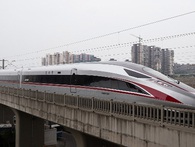 Trung Quốc: Tàu cao tốc nhanh nhất thế giới đi vào hoạt động, vận tốc 350 km/h, chạy êm đến mức đồng xu không đổ Trung Quốc: Tàu cao tốc nhanh nhất thế giới đi vào hoạt động, vận tốc 350 km/h, chạy êm đến mức đồng xu không đổ