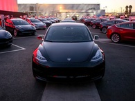 Elon Musk trước "nấc thang thiên đường" thay đổi toàn ngành công nghiệp ô tô như iPhone từng làm 10 năm trước Elon Musk trước "nấc thang thiên đường" thay đổi toàn ngành công nghiệp ô tô như iPhone từng làm 10 năm trước