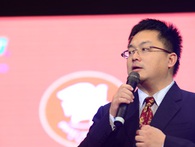Ông Hoàng Nam Tiến: Công ty không thể là gia đình mà phải là đội bóng, từ huấn viên, hậu vệ… lúc nào cũng phải phấn đấu để giữ vị trí Ông Hoàng Nam Tiến: Công ty không thể là gia đình mà phải là đội bóng, từ huấn viên, hậu vệ… lúc nào cũng phải phấn đấu để giữ vị trí