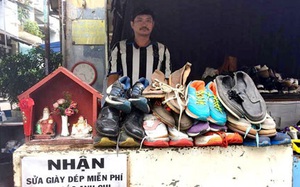 Món quà của người thợ sửa giày bên đường khiến cụ ông rơi nước mắt Món quà của người thợ sửa giày bên đường khiến cụ ông rơi nước mắt