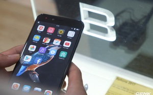 Bphone 2017 lỡ hẹn với người dùng trong ngày đầu mở bán Bphone 2017 lỡ hẹn với người dùng trong ngày đầu mở bán