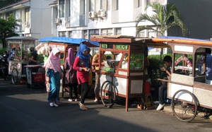 Những người bán hàng rong có thể thành cứu tinh cho nền kinh tế Indonesia bằng cách này Những người bán hàng rong có thể thành cứu tinh cho nền kinh tế Indonesia bằng cách này