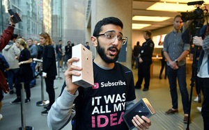 Fan cuồng iPhone: "Tôi đã xếp hàng 11 ngày để mua iPhone 8 nhưng tôi chả thích nó tí nào cả" Fan cuồng iPhone: "Tôi đã xếp hàng 11 ngày để mua iPhone 8 nhưng tôi chả thích nó tí nào cả"