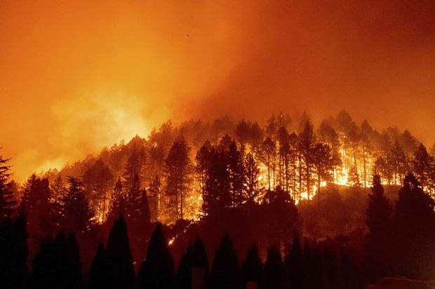 Cháy rừng tại California, 50.000 người phải sơ tán - Ảnh 1.