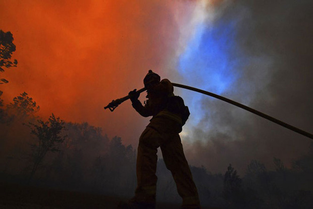Cháy rừng tại California, 50.000 người phải sơ tán - Ảnh 3.