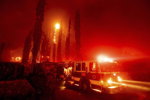 Cháy rừng tại California, 50.000 người phải sơ tán - Ảnh 5.