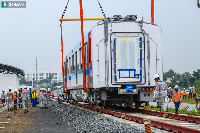  [Ảnh] 7 giờ lắp ráp tàu metro của hàng chục kĩ sư tại depot Long Bình  - Ảnh 6.