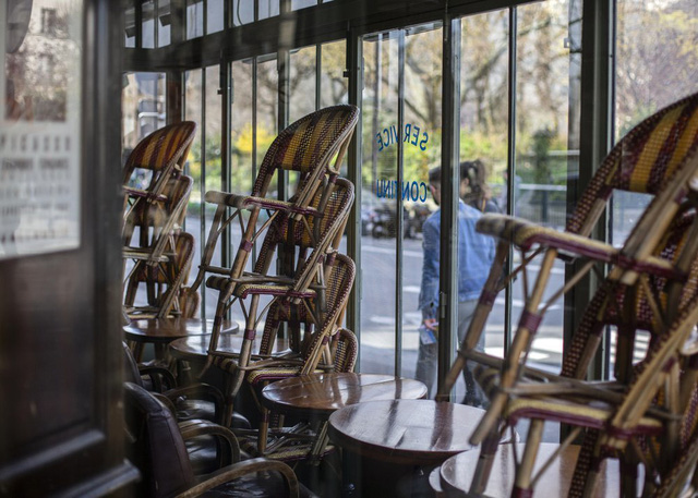 Các nhà hàng ở Paris vật lộn vì lệnh hạn chế mới - Ảnh 1.