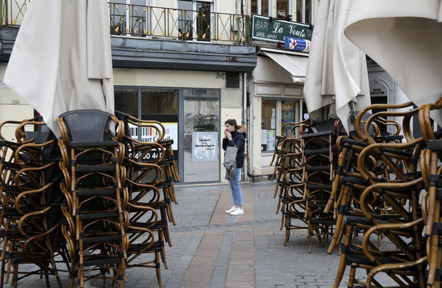 Các nhà hàng ở Paris vật lộn vì lệnh hạn chế mới - Ảnh 3.