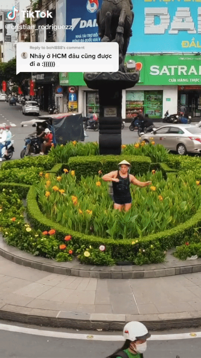 Anh chàng ngoại quốc đăng loạt video chế giễu văn hoá Việt, phá hoại môi trường công cộng, làm ách tắc giao thông và lời giải thích đằng sau gây phẫn nộ vô cùng - Ảnh 7.
