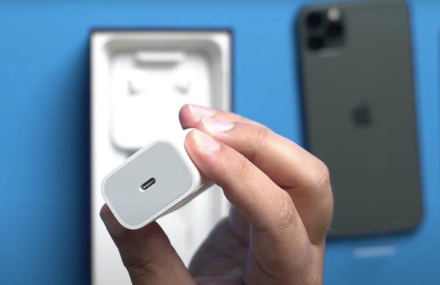 iPhone 12 chắc chắn không được tặng kèm củ sạc: Dân mạng tức giận nhưng ifan thì bảo chẳng sao cả, đây là lý do - Ảnh 2. iPhone 12 chắc chắn không được tặng kèm củ sạc: Dân mạng tức giận nhưng ifan thì bảo chẳng sao cả, đây là lý do - Ảnh 2.