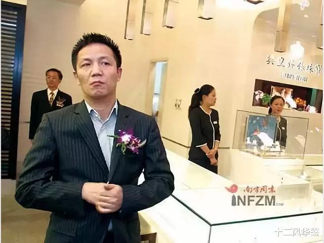 Chuyện về người giàu may mắn nhất: Ngồi tù 19 năm trong phòng giam gắn máy điều hòa, ra tù liền có khoản tiền lãi hơn 10,4 nghìn tỷ đồng - Ảnh 1. Chuyện về người giàu may mắn nhất: Ngồi tù 19 năm trong phòng giam gắn máy điều hòa, ra tù liền có khoản tiền lãi hơn 10,4 nghìn tỷ đồng - Ảnh 1.