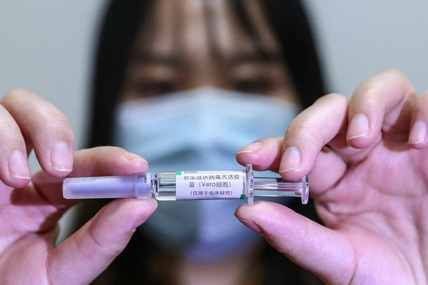 Người dân Trung Quốc đổ xô tiêm thử vaccine COVID-19 - Ảnh 1.
