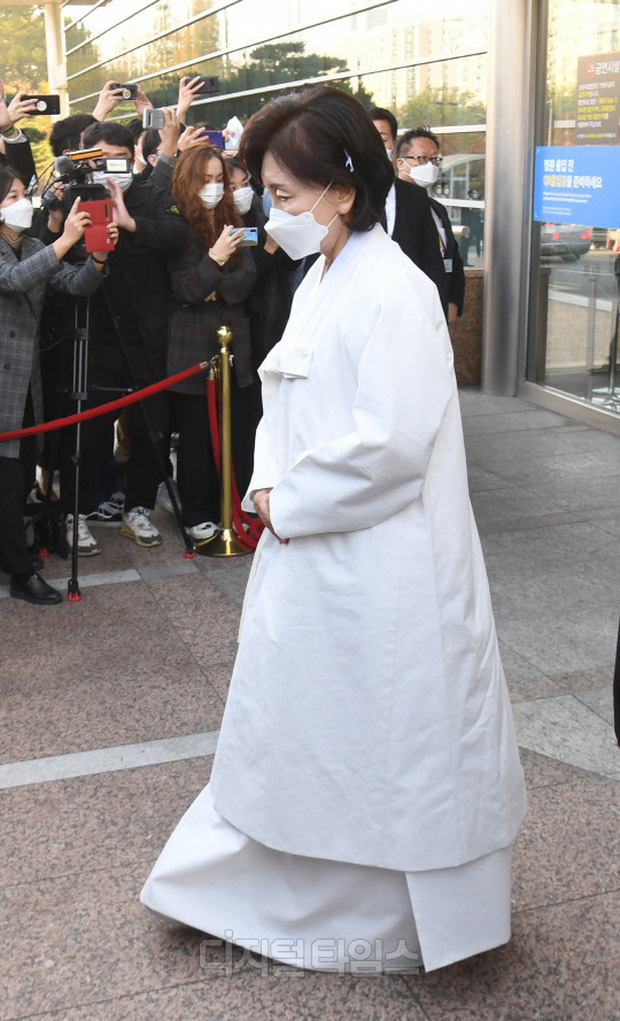 Lễ tang đưa tiễn chủ tịch Samsung về nơi an nghỉ cuối cùng: Gia quyến thất thần, chồng cũ cựu Á hậu Hàn Quốc cũng có mặt - Ảnh 10.